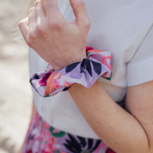 Bavlněná gumička scrunchie malovaná květovaná