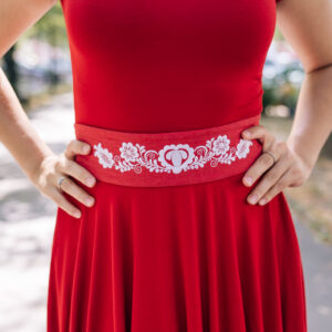 Červený vyšívaný pásek Srdce Varianta: Dárkové balení