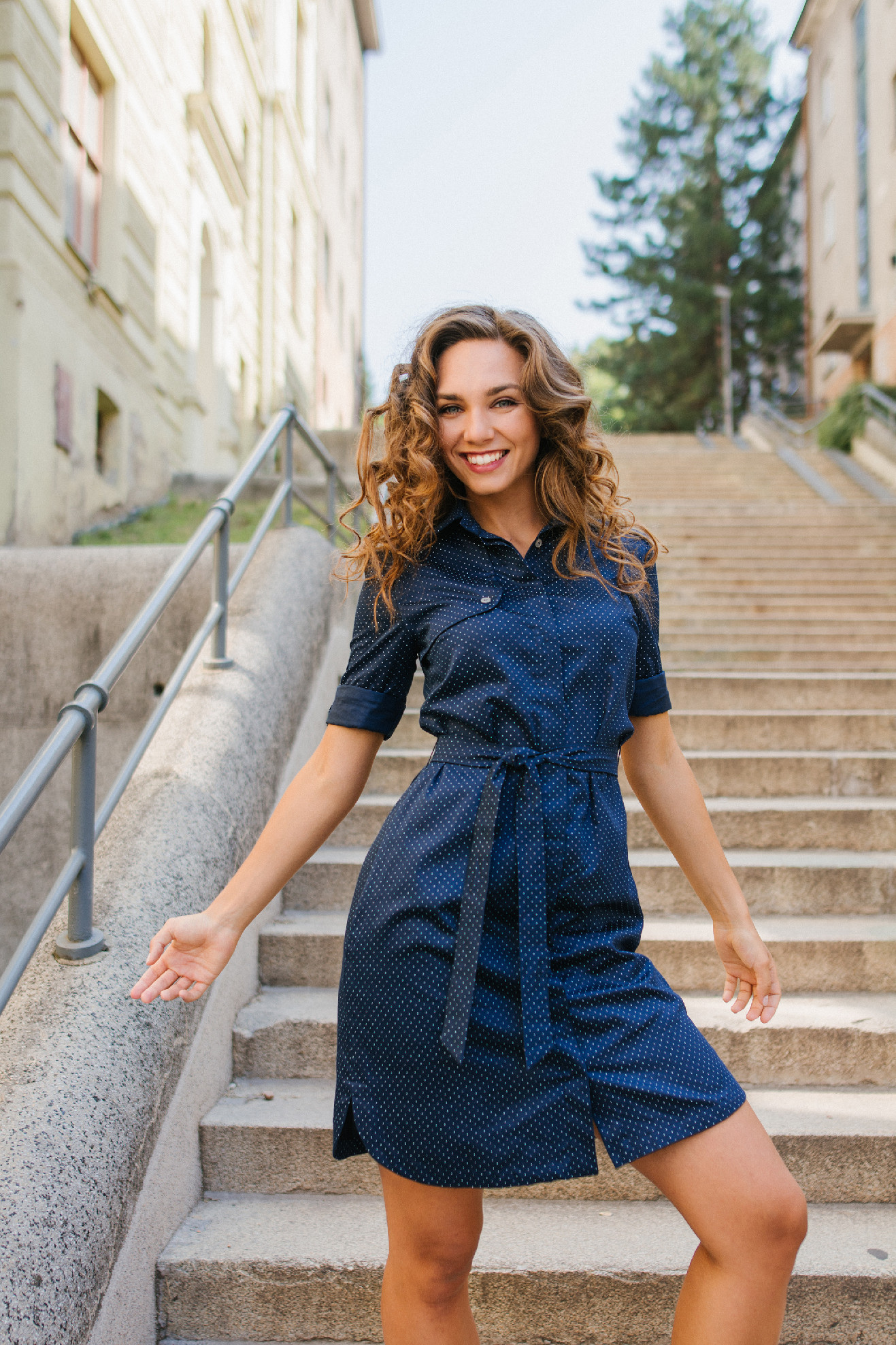 Košilové šaty Alma modro-bílý puntík Velikost: XL