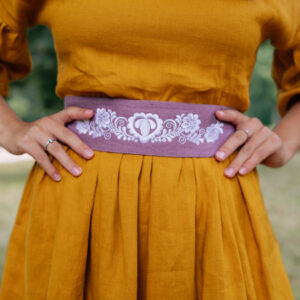 Světle fialový vyšívaný pásek Srdce Varianta: Dárkové balení