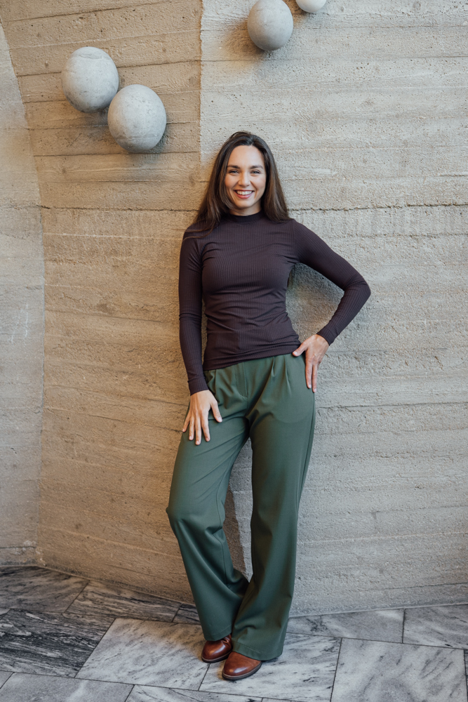 Business kalhoty Mila khaki Velikost: XL