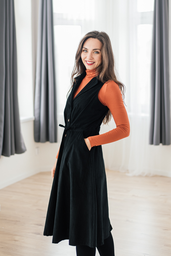 Manšestrové vestové šaty Madlen černé Velikost: XL