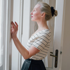 Černá saténová gumička scrunchie