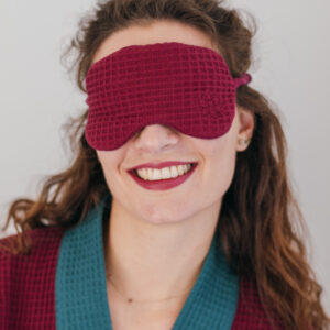 Maska na oči na spaní vínová