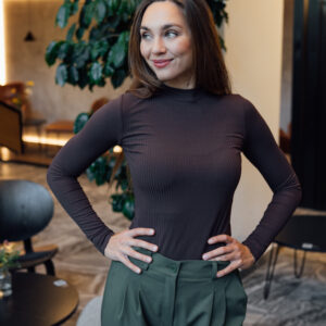 Žebrované tričko Rue s dl. rukávem hnědé Velikost: XL