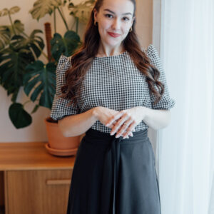 Halenka s nařasenými rukávy Rosa černobílá kostička Velikost: XL