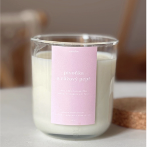 Candee Candee: Sójová svíčka - PIVOŇKA A RŮŽOVÝ PEPŘ 270 ml