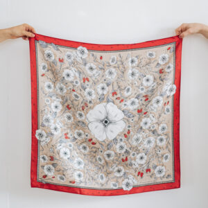 Hedvábný šátek Šípková růže Velikost: 70 x 70 cm