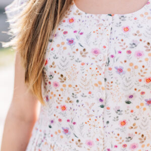 Mušelínové šaty Olivie propínací malovaná kvítka Velikost: XXS