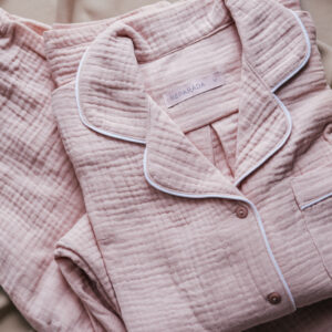 Na kutě Na kutě: Mušelínové klasické pyžamo Růžové Velikost: S