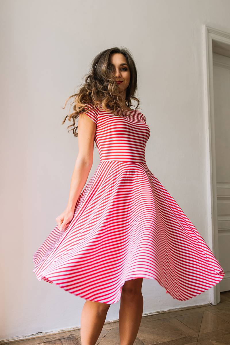 Šaty Osudová Amabile s kr. rukávem