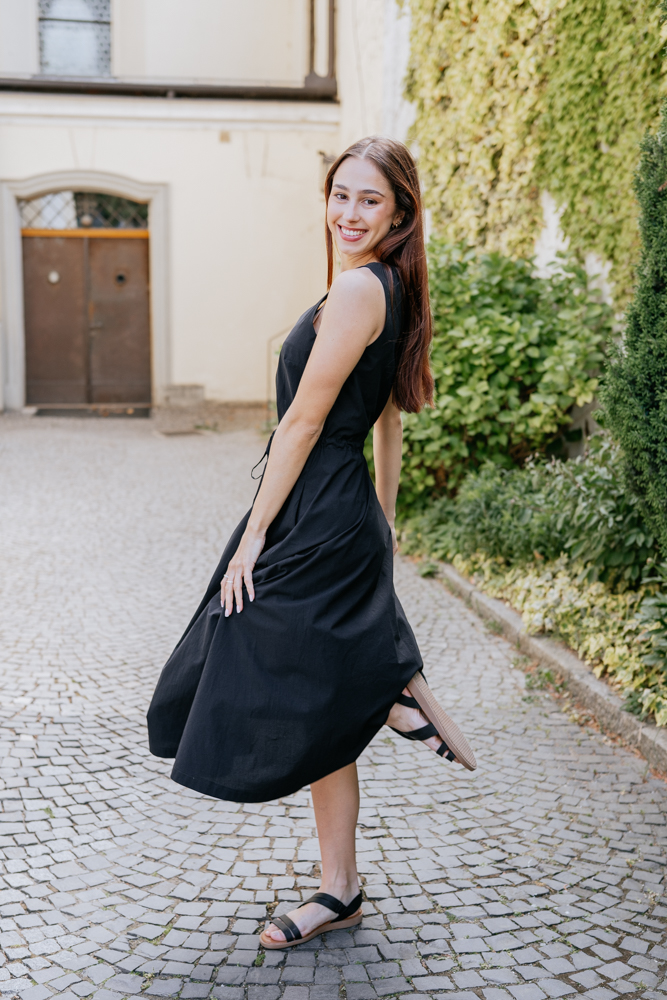 Letní šaty Caroline černé Velikost: XL