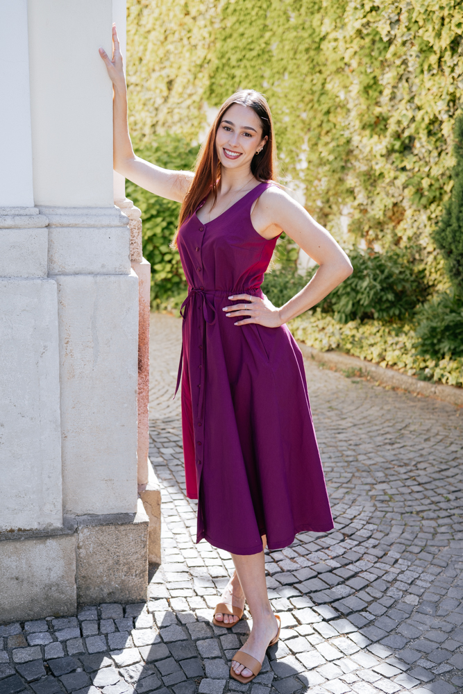 Letní šaty Caroline švestkově fialové Velikost: L