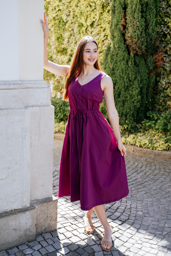 Letní šaty Caroline švestkově fialové Velikost: L