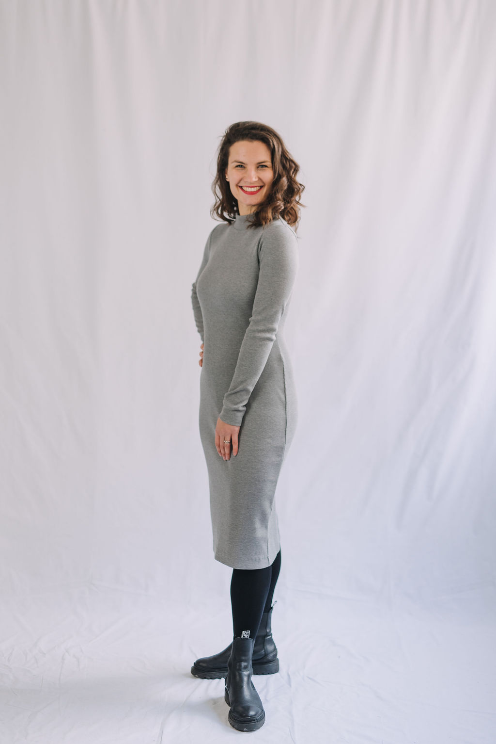 Šaty Laura ze silnějšího žebrovaného úpletu šedý melír Velikost: XS