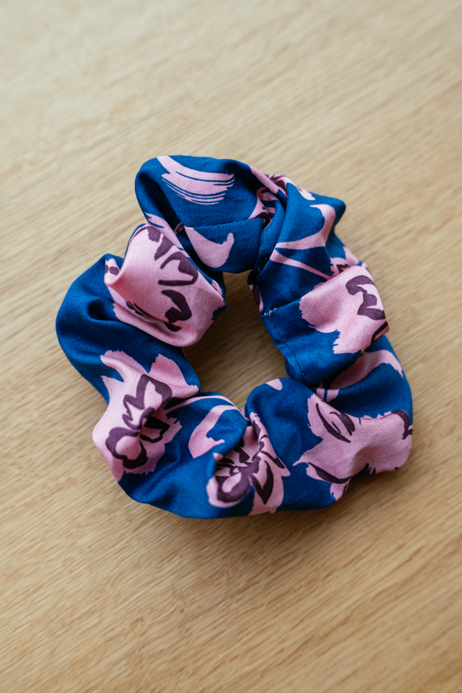 Bavlněná scrunchie Rozkvetlé nebe