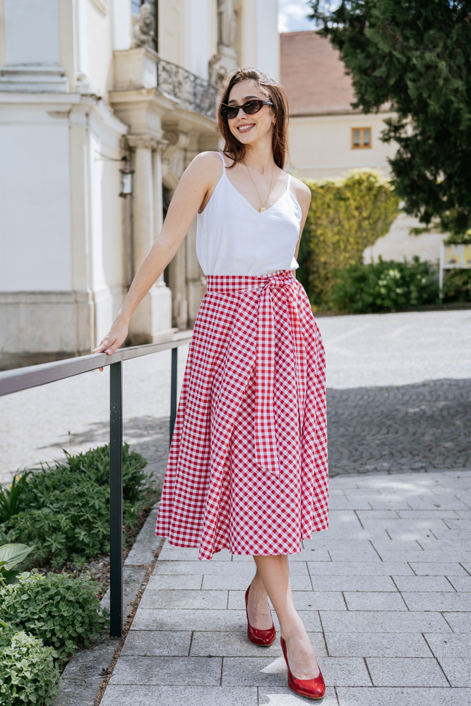 Červeno-bílá kostkovaná sukně Bibi midi Velikost: XL