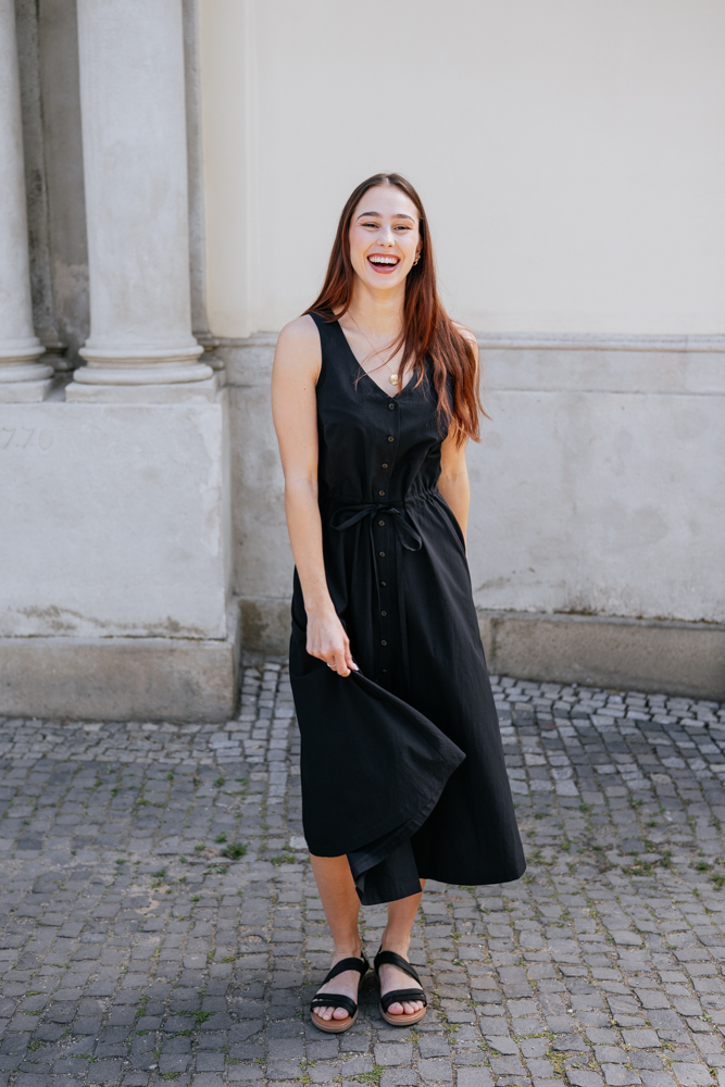 Letní šaty Caroline černé Velikost: XL