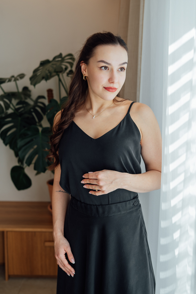 Slavnostní top na ramínka Lily černý Velikost: XL